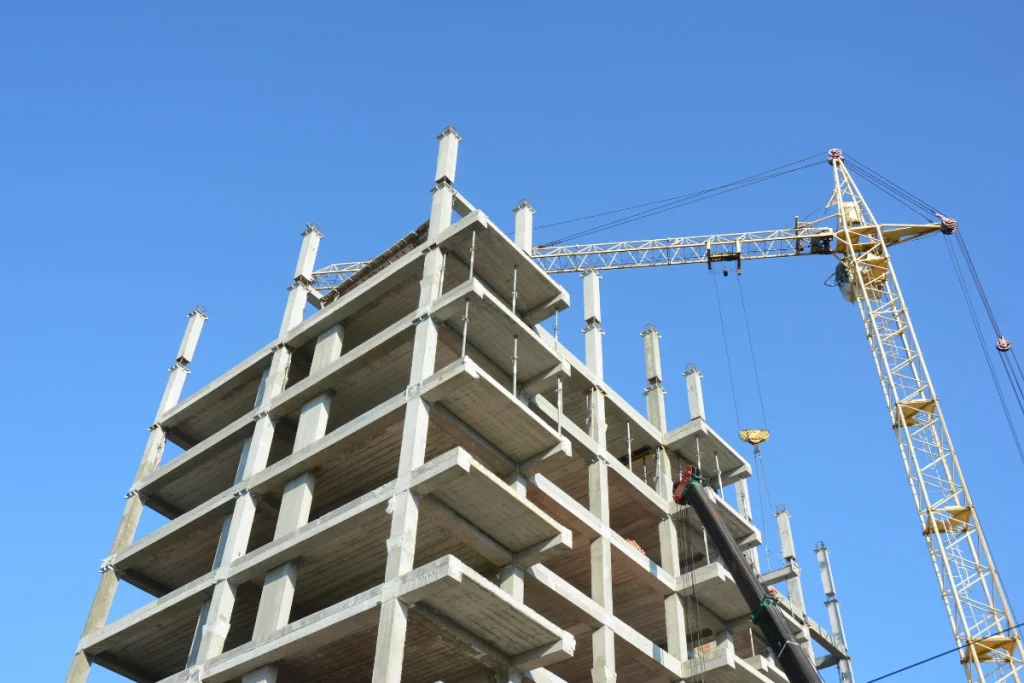 picture of a multi level concrete building being constructed with a crane by a sacramento contractor